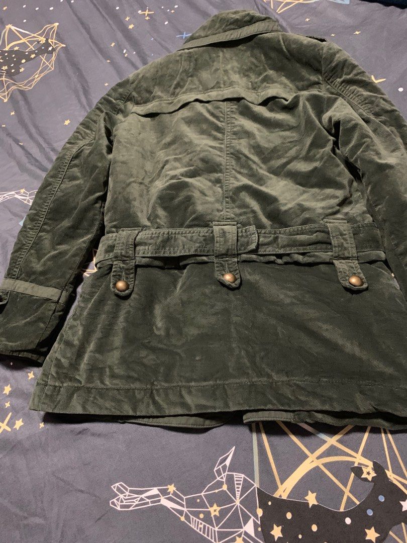 Winter jacket (Category: Coats, Jackets and Outerwear) located in Singapore. Submitted by proxxie (Listing ID 1344188158, Image 2). Description: Only worn once. L size. Size is a bit too tight for me. One hidden button came off but you can sew back. Suits temperature above 5 degrees. Self collect from my blk in Sengkang. .