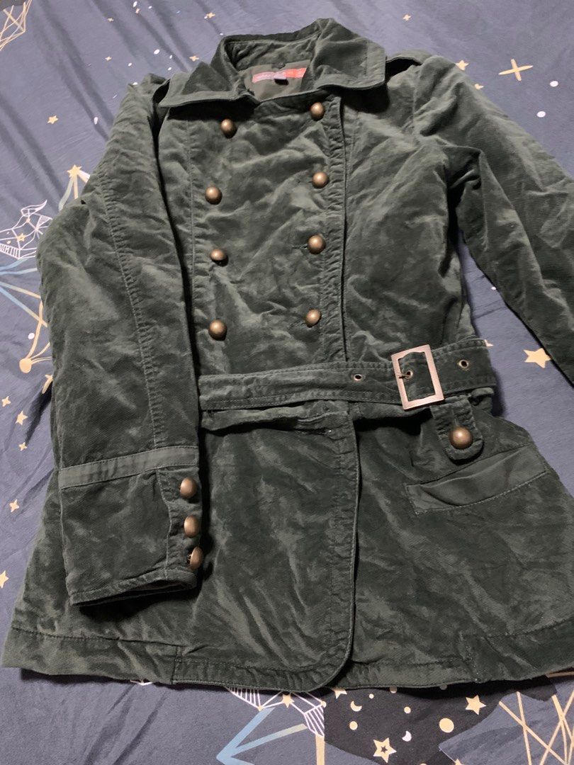 Winter jacket (Category: Coats, Jackets and Outerwear) located in Singapore. Submitted by proxxie (Listing ID 1344188158, Image 1). Description: Only worn once. L size. Size is a bit too tight for me. One hidden button came off but you can sew back. Suits temperature above 5 degrees. Self collect from my blk in Sengkang. .