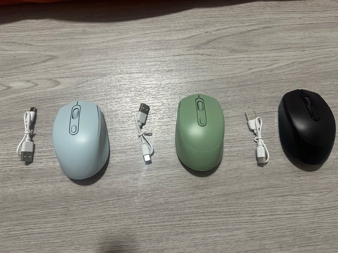Wireless Mouse (Category: Mouse & Mousepads) located in Singapore. Submitted by pandora07 (Listing ID 1344065452, Image 1). Description: Buy the wrong mouse. Brand new never been used before. Take 3 for $12. .