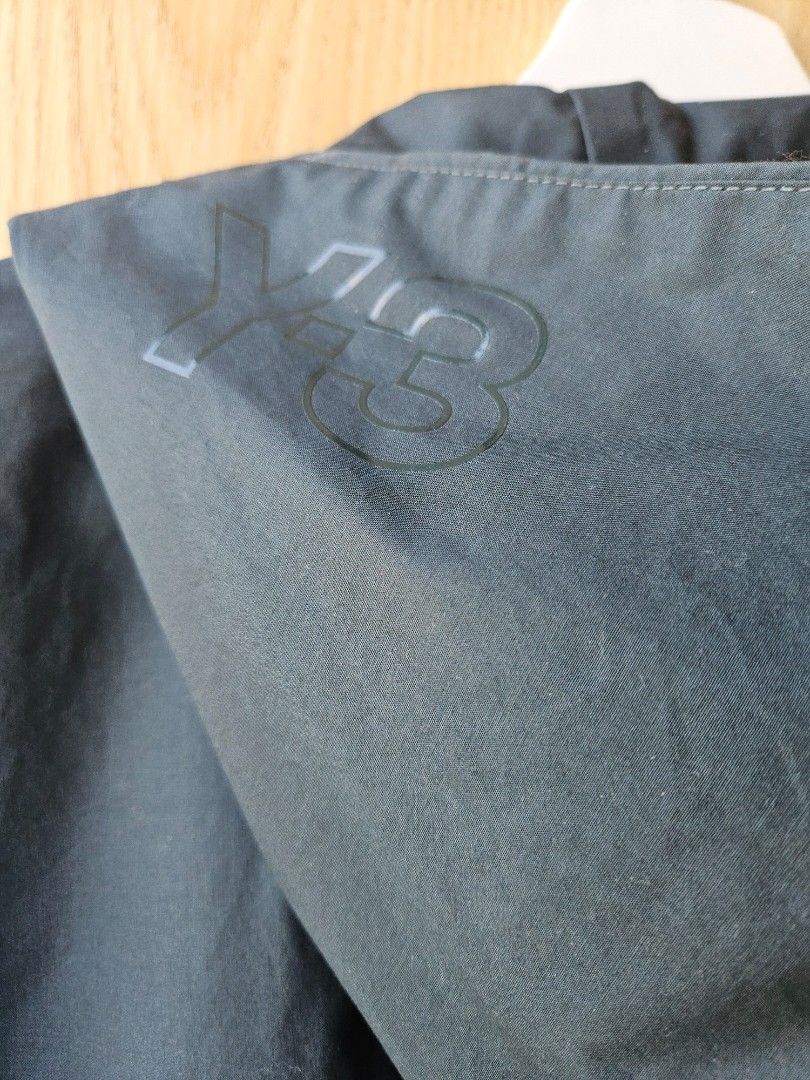 Y3 JACKET （分類：套裝）位於 Hong Kong。 由 scw2019 提交（商品編號 1344098144，圖片 4）。簡介： 男女合穿，購自Dmop。