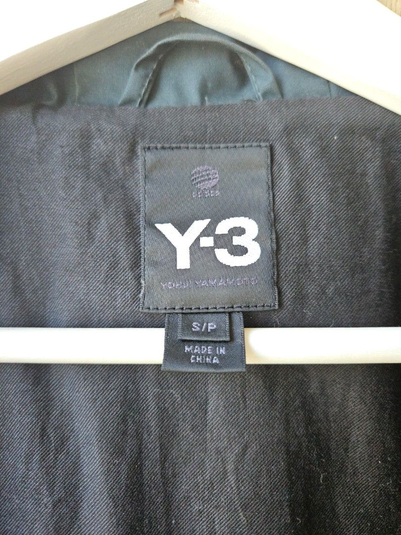 Y3 JACKET （分類：套裝）位於 Hong Kong。 由 scw2019 提交（商品編號 1344098144，圖片 3）。簡介： 男女合穿，購自Dmop。