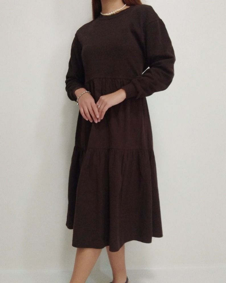 ZARA choco brown sweater maxi dress (Category: Dresses) located in Baguio. Submitted by liganayscloset (Listing ID 1344203738, Image 3). Description: S-M shoulder: 18" bust: 35" length: 43" Model Size: Small Height: 5'4 Bust: 33" Waist:27" *Measurements done with the item laid flat DISCLAIMER: LIGANAYSCLOSET is not associated or affiliated with any featured brands. All trademarks & copyrights are reserved to the original brand holders. FREE SHIPP