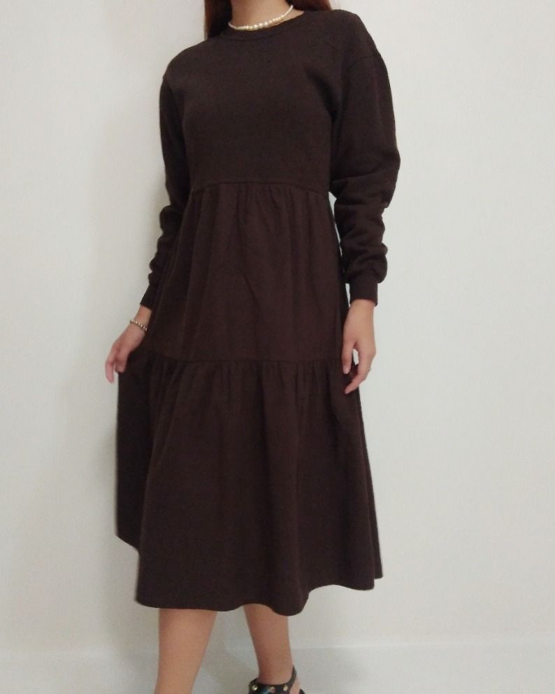 ZARA choco brown sweater maxi dress (Category: Dresses) located in Baguio. Submitted by liganayscloset (Listing ID 1344203738, Image 1). Description: S-M shoulder: 18" bust: 35" length: 43" Model Size: Small Height: 5'4 Bust: 33" Waist:27" *Measurements done with the item laid flat DISCLAIMER: LIGANAYSCLOSET is not associated or affiliated with any featured brands. All trademarks & copyrights are reserved to the original brand holders. FREE SHIPP