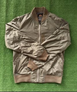 (Category: ) located in . Submitted by shahthriftstuff (Listing ID 1344293083, Image 1). Description: .