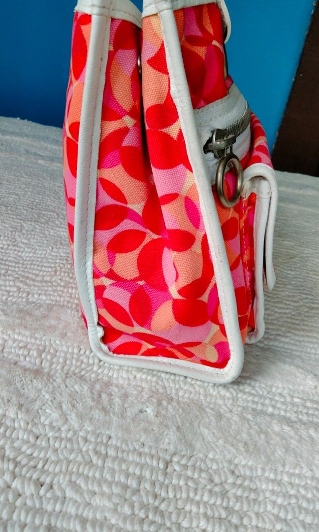 Authentic CELINE (Category: Luxury Bags & Wallets) located in Dasmarinas. Submitted by derliederr63522 (Listing ID 1344353040, Image 2). Description: CELINE Canvas and leather tote bag Pink red and white color Size Height 21.5cm Width 32cm Dept 8cm.