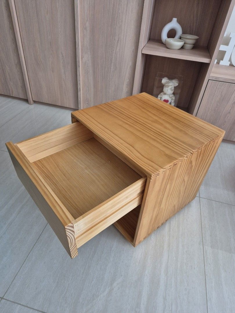 Bedside Table65075096926467116
