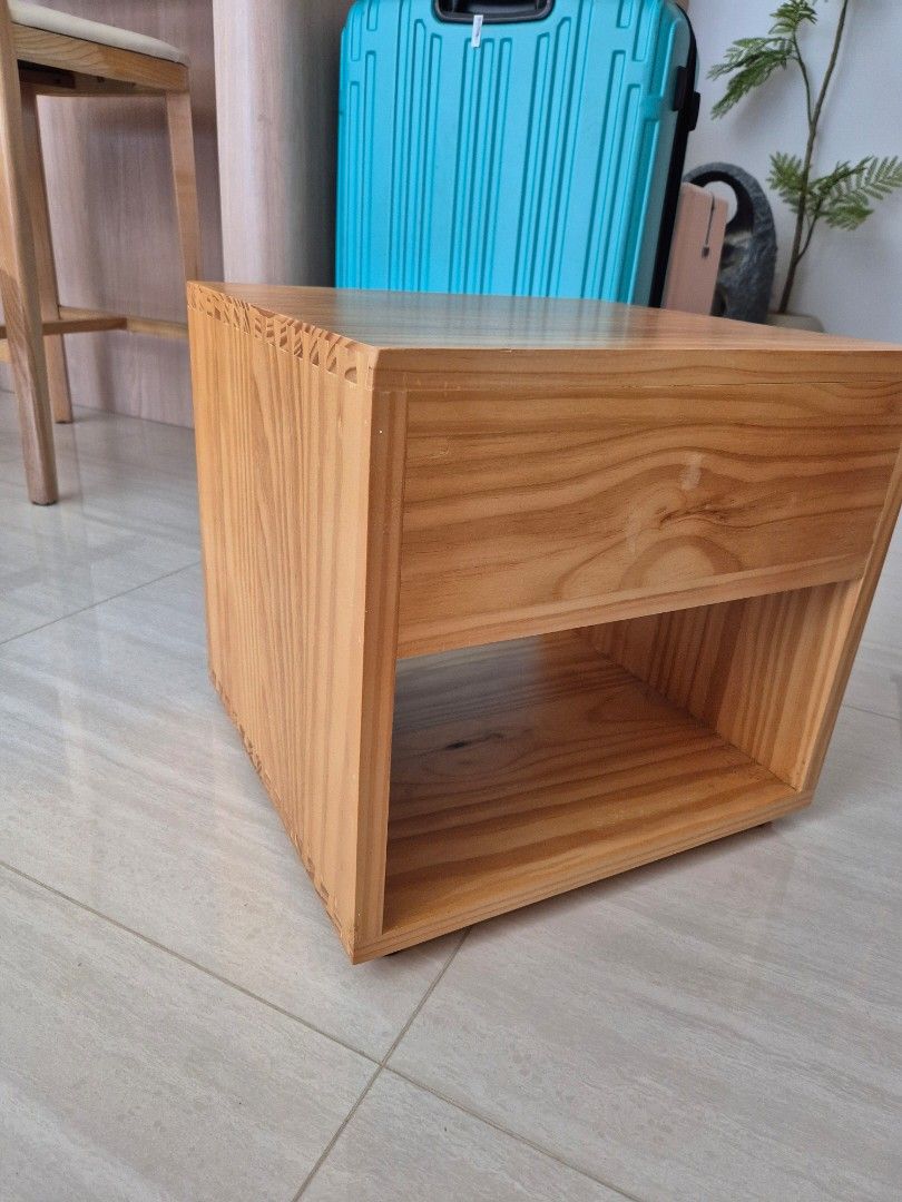 Bedside Table65075096926467114