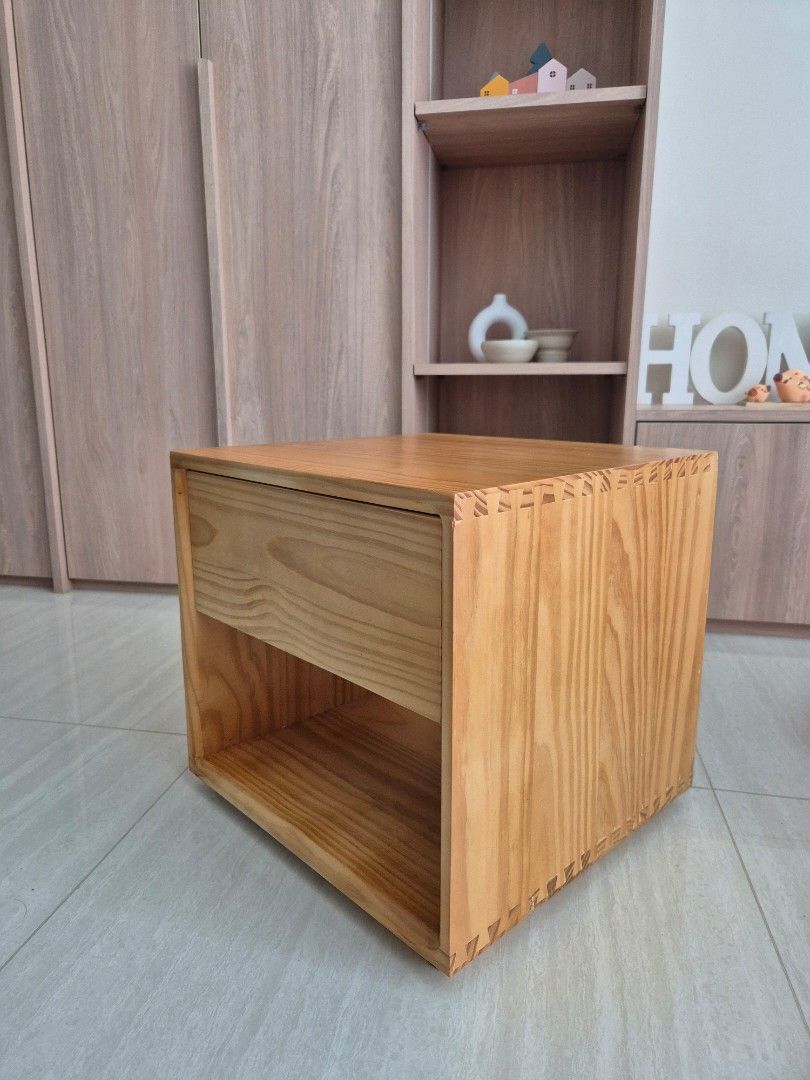 Bedside Table65075096926467115