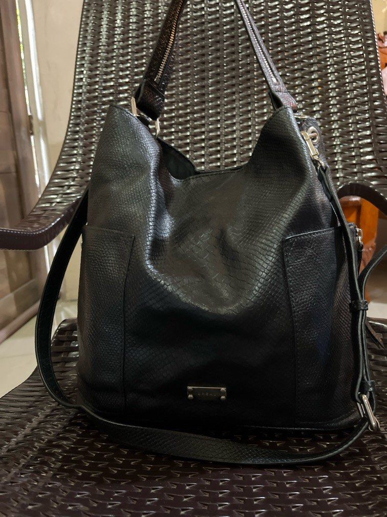 BREAL Snake Style Leather 2way Bag (Category: Shoulder Bags) located in Cainta. Submitted by Heart_Caladium (Listing ID 1344276681, Image 1). Description: Super nice Leather Breal Bag 2way bag with Removable Long Sling Cloth inner material, silver hardware minimal signs of use, good condition .