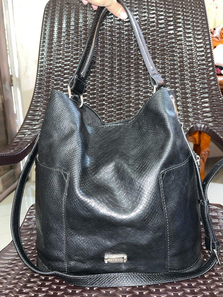 BREAL Snake Style Leather 2way Bag (Category: Shoulder Bags) located in Cainta. Submitted by Heart_Caladium (Listing ID 1344276681, Image 2). Description: Super nice Leather Breal Bag 2way bag with Removable Long Sling Cloth inner material, silver hardware minimal signs of use, good condition .