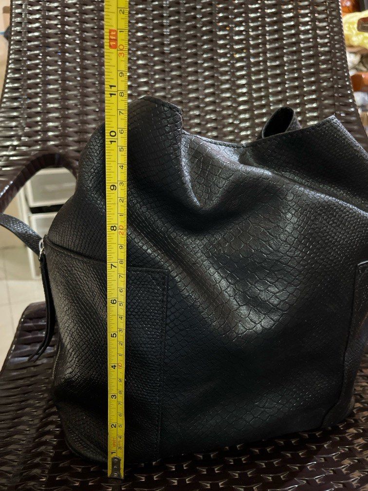 BREAL Snake Style Leather 2way Bag (Category: Shoulder Bags) located in Cainta. Submitted by Heart_Caladium (Listing ID 1344276681, Image 3). Description: Super nice Leather Breal Bag 2way bag with Removable Long Sling Cloth inner material, silver hardware minimal signs of use, good condition .