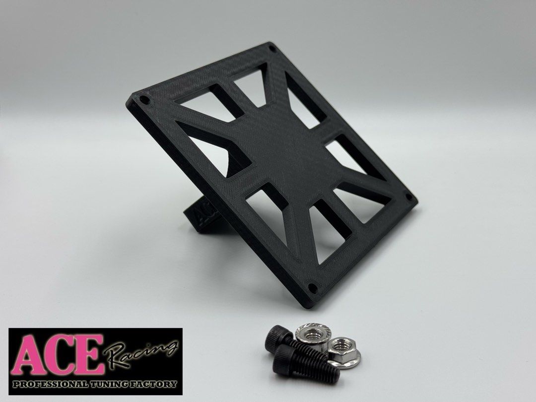 模擬賽車 Button box / Dashboard Integrated bracket N-108 (100x100 VESA #M4) （分類：手掣）位於 Hong Kong。 由 ace.racing.hk 提交（商品編號 1344396615，圖片 3）。簡介： Button box / Dashboard Integrated bracket N-108 按鈕盒一體式支架適用於Next Level Racing FGT (#Lite系列除外)、Wheel Stand 2.0 系列安裝，採用上PETG Carbon 物料製成。由於支架為一體式設計可有助提升穩固性，並帶有8度上傾斜角度，符合人體工學要求。 一體式支架N-108可與帶有100x100 VESA #M4 之按鈕盒/儀表顯示器等連接。 套件內容： •Button box / Dashboard Integrated bracket N-108 x1 •M6 x 16 鋼螺絲 x2 •M6 法蘭螺絲帽 x2 *此套件不
