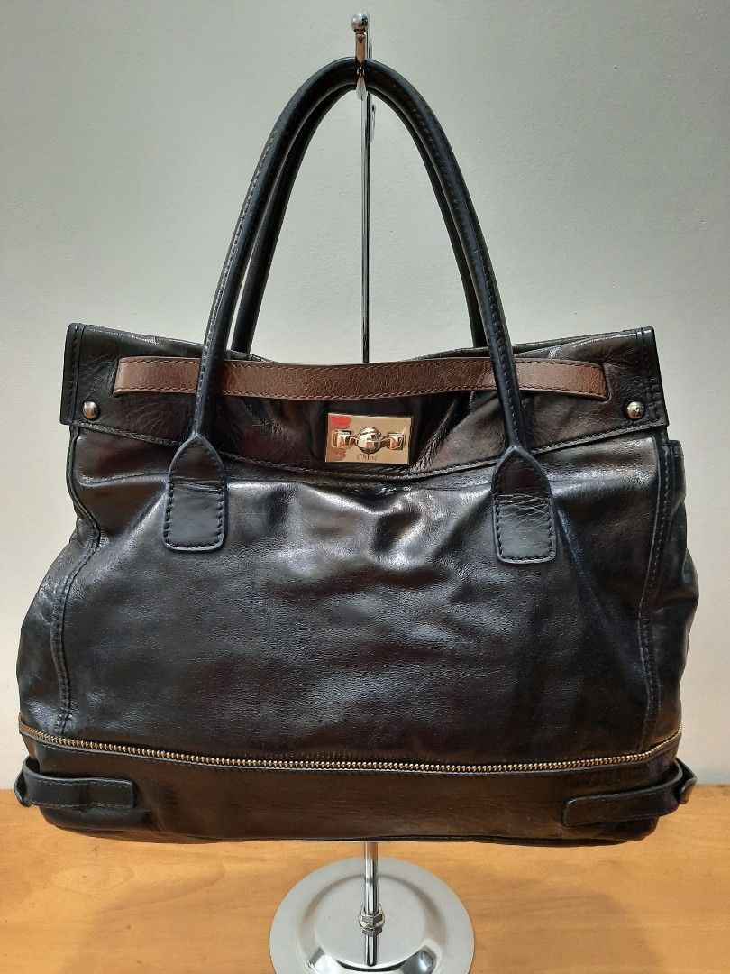 CHLOE HANDBAG (Category: Luxury Bags & Wallets) located in Valenzuela. Submitted by one.touch (Listing ID 1344323391, Image 2). Description: 👜Chĺòê Hand Bag 👜Handbag/ShoulderBag ✅Large size 14x10 inches ✅Soft Leather ✅w/carecard, Metal Name plate ✅Preloved from Korea ✅️in good condition 🔖Php1300 📍Loc: Valenzuela City 🛵Courier: LBC/Lalamove/J&T.