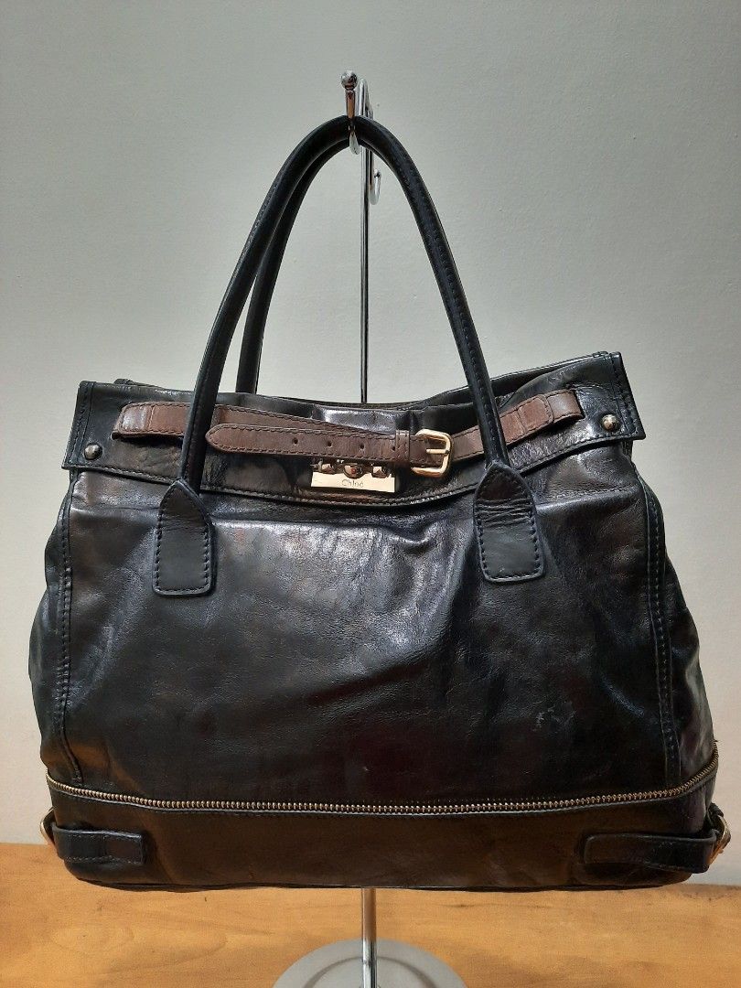 CHLOE HANDBAG (Category: Luxury Bags & Wallets) located in Valenzuela. Submitted by one.touch (Listing ID 1344323391, Image 3). Description: 👜Chĺòê Hand Bag 👜Handbag/ShoulderBag ✅Large size 14x10 inches ✅Soft Leather ✅w/carecard, Metal Name plate ✅Preloved from Korea ✅️in good condition 🔖Php1300 📍Loc: Valenzuela City 🛵Courier: LBC/Lalamove/J&T.