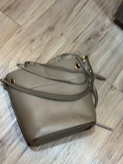 由 feeey_____ (刊登 ID 1344407463，圖片 1) 提交，位於 的 (類別：)，說明：。