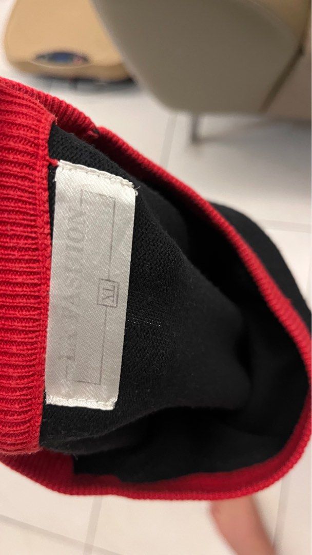 Cold jacket (Category: Coats, Jackets and Outerwear) located in Kuala Lumpur. Submitted by nathan44 (Listing ID 1344256092, Image 2). Description: Want let go a jacket to clear my wardrobe . Shipping bare by buyer.