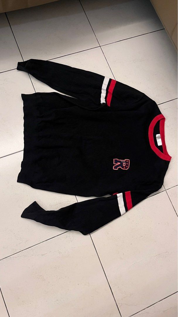 Cold jacket (Category: Coats, Jackets and Outerwear) located in Kuala Lumpur. Submitted by nathan44 (Listing ID 1344256092, Image 1). Description: Want let go a jacket to clear my wardrobe . Shipping bare by buyer.