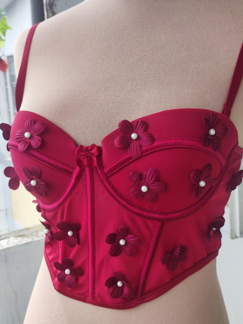 Corset floral red burgundy (Category: Blouses) located in Rizal. Submitted by lexycolour (Listing ID 1344277925, Image 3). Description: 💖 padded one time used only and literal 20 mins ko lang sinuot. 🤣 💖S-M (mannequin size M) 💖with pouch 💖 S on tag 💖 Bra Size (FR/ ES):850 850 904,908 Bra Size (ASIA/JPX700,758,750, Bra Size (EU/DE/INT) 700, 700754,750, Bra Size (AU) 100, 100,124,120, Bra Size (IT) 10 10,24,25, Bra Size (BR)400 ADD AZA,420.