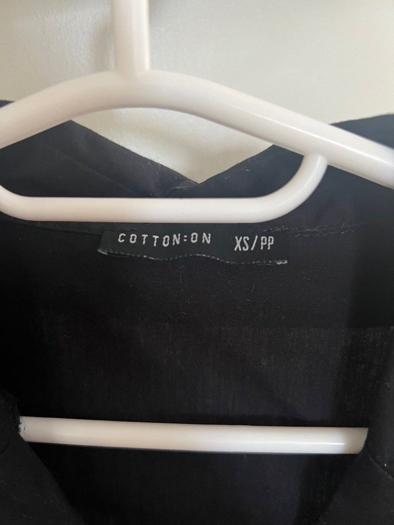 Cotton On- Black cropped polo (Category: Blouses) located in Las Pinas. Submitted by shopstop_declutter (Listing ID 1344317615, Image 2). Description: ❀rfs: decluttering ❀flaws: lose thread on the buttons ❀mop: bank transfer or gcash.