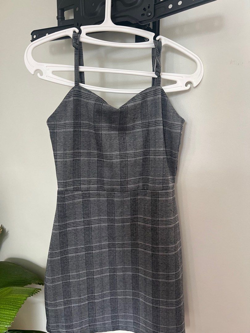 Cotton On- Gray Plaid Pattern Dress (Category: Dresses) located in Manila. Submitted by shopstop_declutter (Listing ID 1344310468, Image 1). Description: ❀size: xs(see tag in the last picture) ❀rfs: decluttering ❀mop: bank transfer or gcash.