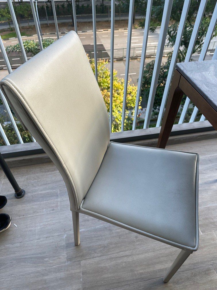 Dining set (Category: Tables & Sets) located in Singapore. Submitted by thinking_cap (Listing ID 1344244457, Image 3). Description: Length 1.35 m , width 80cm , height 76 cm.