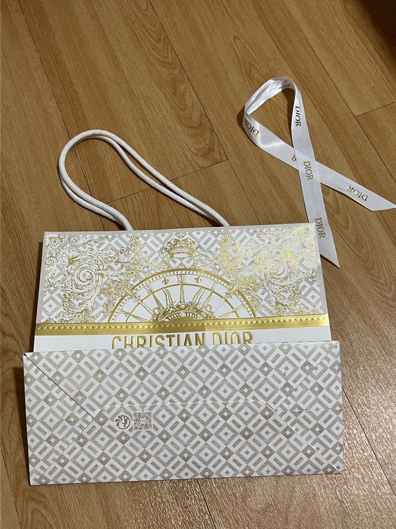 Dior Holiday 2024 Paper Bag (Category: Luxury Bags & Wallets) located in Manila. Submitted by prelovedbyarielle (Listing ID 1344324586, Image 2). Description: Dior Holiday 2024 Paper Bag Excellent condition No issue With ribbon Price is non-negotiable .