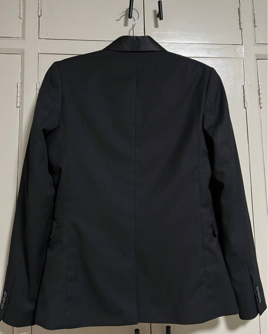 H&M Black Tuxedo / Suit (Category: Coats, Jackets and Outerwear) located in Navotas City. Submitted by rmzrt (Listing ID 1344309383, Image 3). Description: .