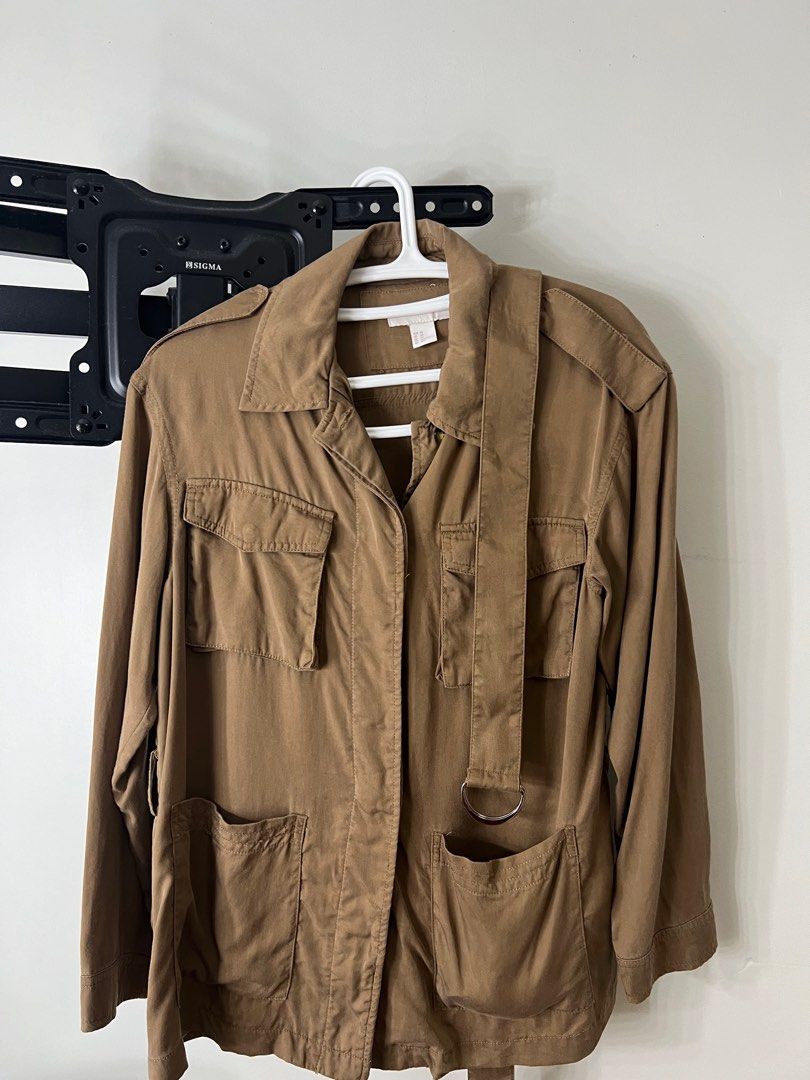 H&M brown trench coat (Category: Coats, Jackets and Outerwear) located in Las Pinas. Submitted by shopstop_declutter (Listing ID 1344375963, Image 2). Description: ❀comes with belt ❀rfs: declutterring ❀mop: bank transfer or gcash.
