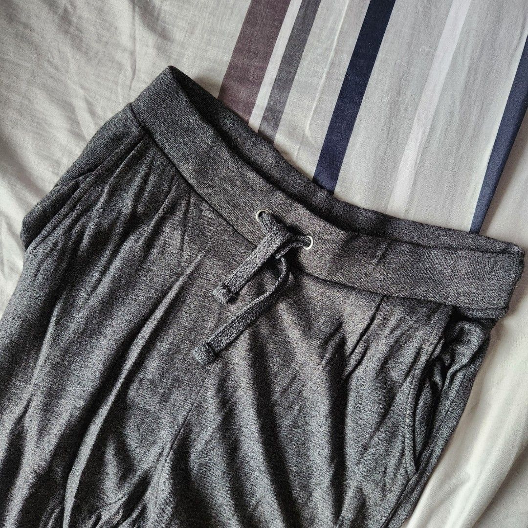 H&M lounge pants (Category: Other Bottoms) located in Cainta. Submitted by andrthings (Listing ID 1344313864, Image 1). Description: .