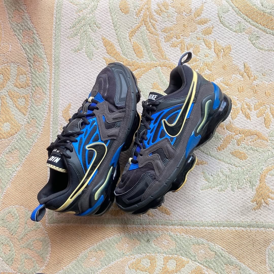 vapormax evo black and blue