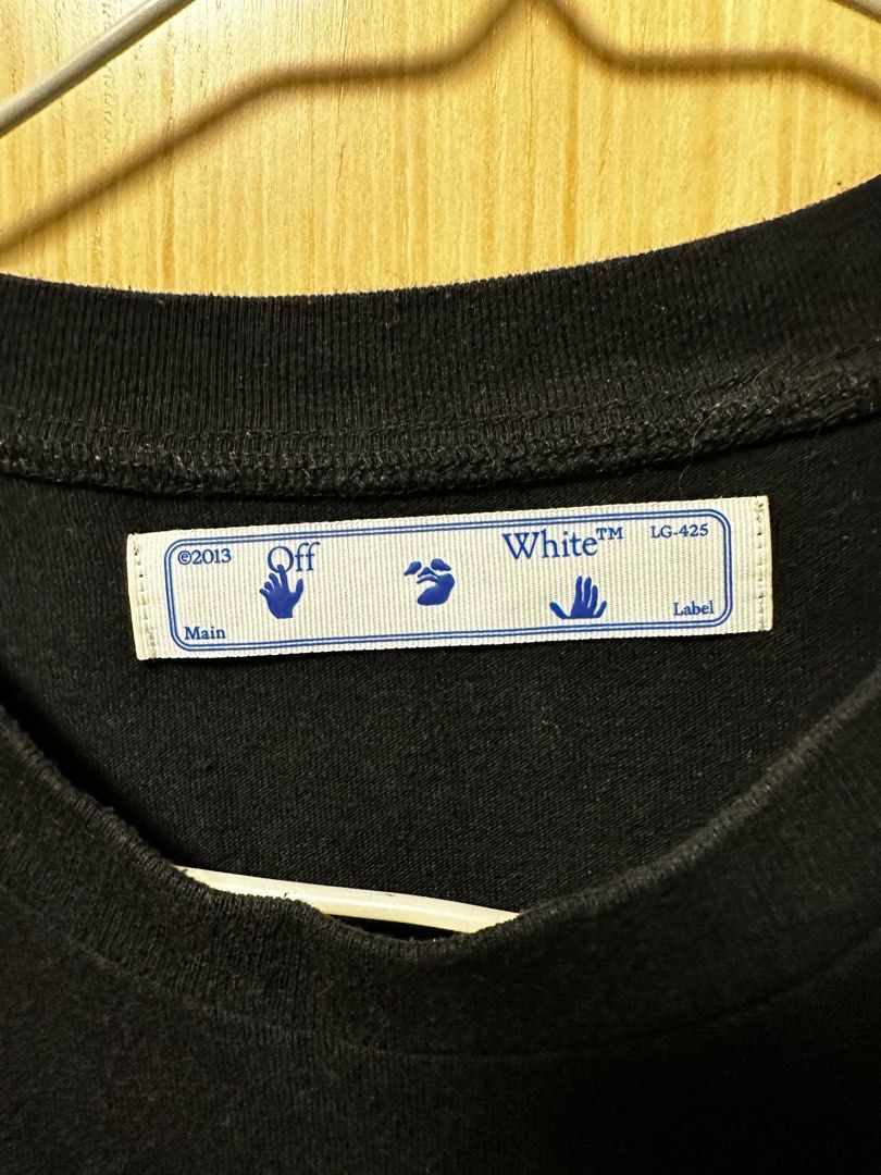Off white （分類：T-shirt、恤衫、有領衫）位於 Hong Kong。 由 tam9988 提交（商品編號 1344412562，圖片 2）。簡介： Oversize 細碼，偏大。