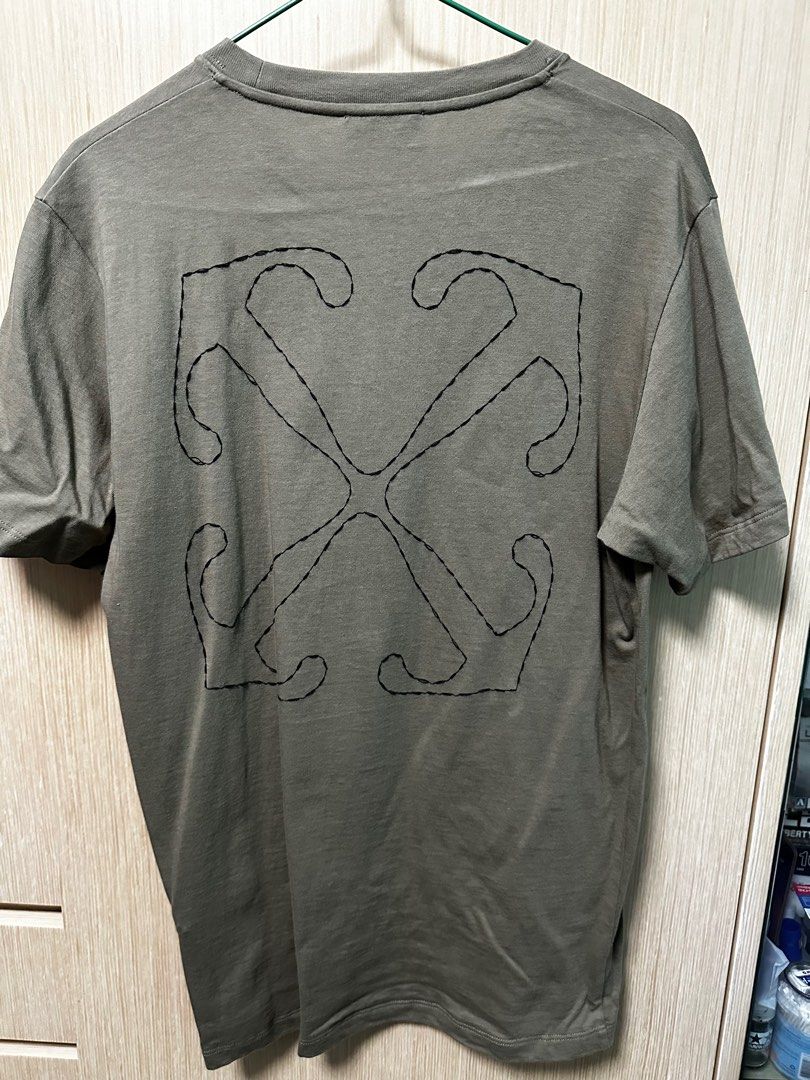 Off white （分類：T-shirt、恤衫、有領衫）位於 Hong Kong。 由 tam9988 提交（商品編號 1344413405，圖片 2）。簡介： 冇著過。