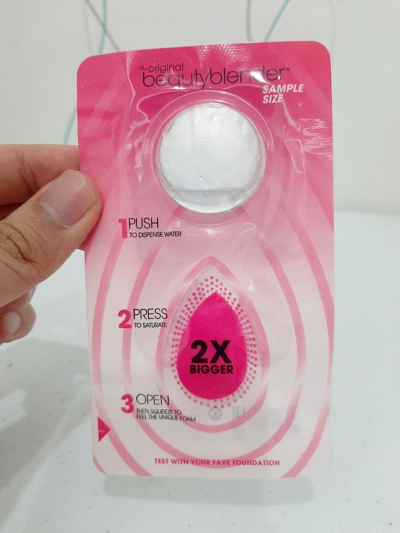 ORIGINAL BEAUTYBLENDER SAMPLE SIZE (Category: Face Care) located in Manila. Submitted by glimmer.mnl (Listing ID 1344301715, Image 1). Description: .