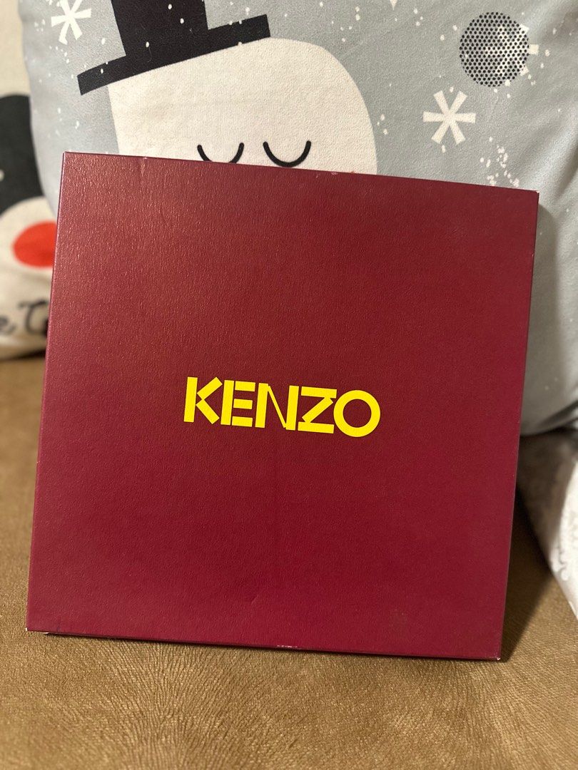 Kenzo handkerchiefs (Category: Luxury Accessories) located in Naga. Submitted by bag.net (Listing ID 1344407894, Image 1). Description: Guaranteed original Kenzo Handkerchiefs 💯 Moneyback if fake Sourced from Japan 2 pcs in 1 box.