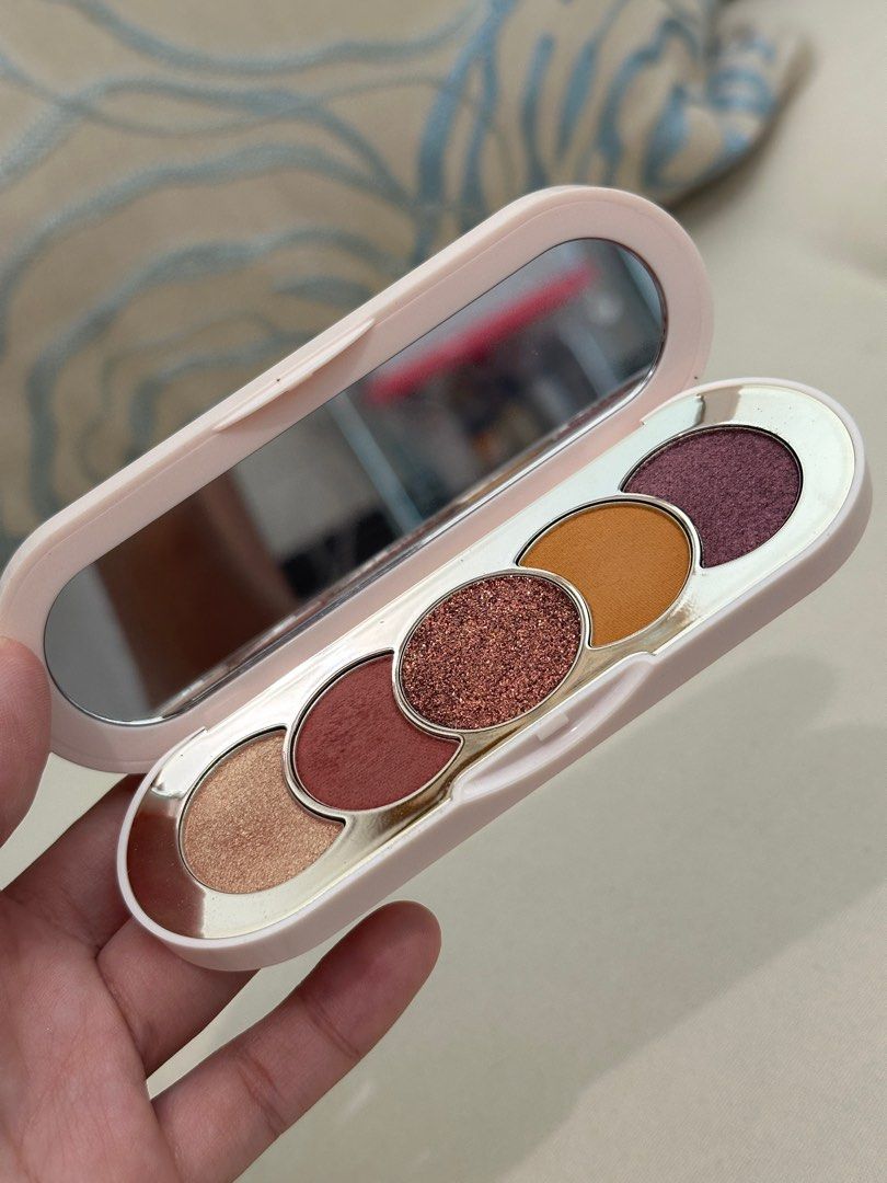 Rare beauty mini eyeshadow palette (Category: Makeup) located in Makati City. Submitted by fia0604 (Listing ID 1344289854, Image 3). Description: Got this from sephora in singapore. Used one pr twice only For more photos just message me .