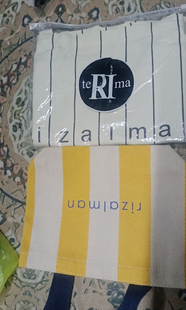 Ritote Rizalman (Category: Shoulder Bags) located in Subang Jaya. Submitted by ppre.loved87 (Listing ID 1344259823, Image 1). Description: TOTE BAG-BIG SIZE mini ritote RM70 -2bag Fast Sale.