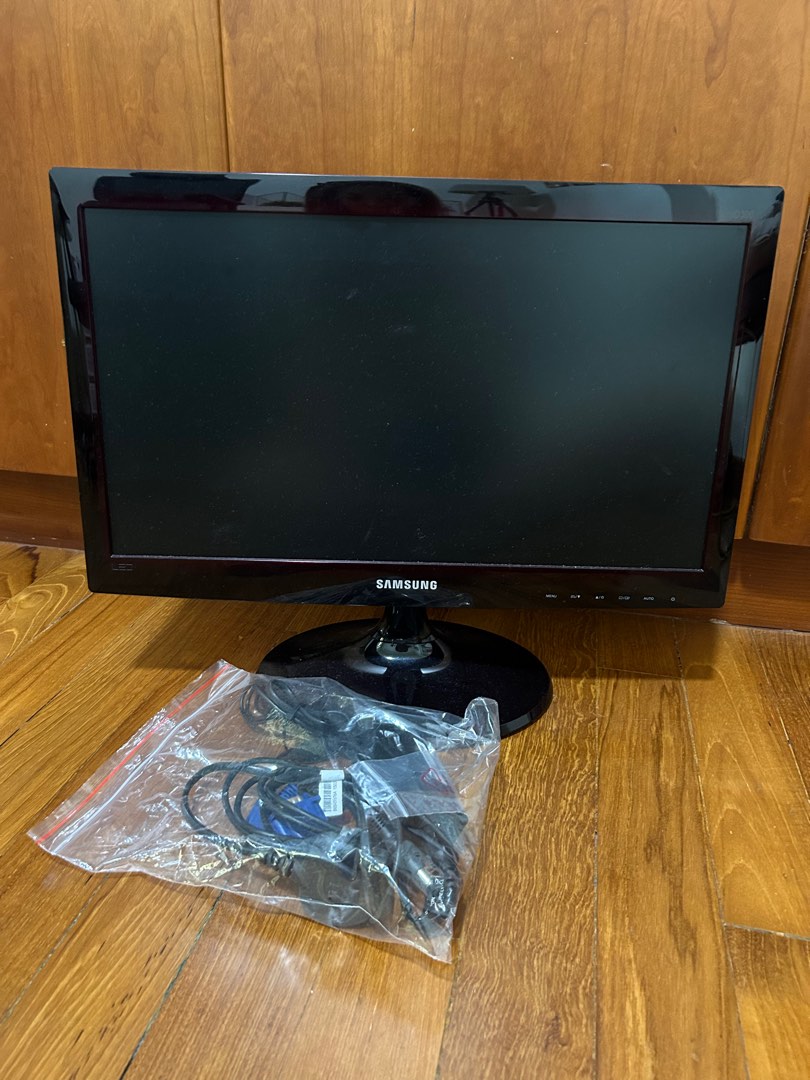 Samsung 20” LED Monitor S20D300NH, Computers & Tech, Parts ...