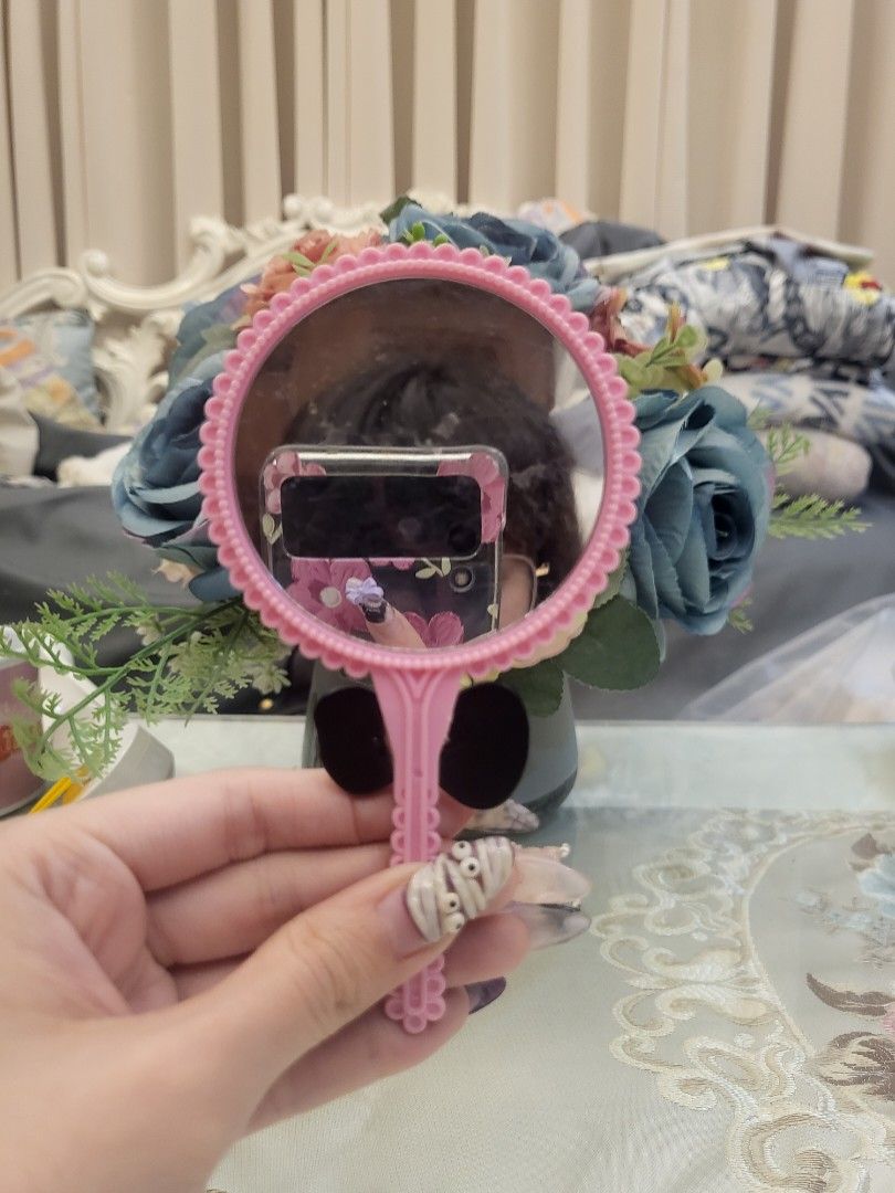 Sanrio Hello Kitty Mini Hand Mirror (Category: Mirrors) located in San Fernando. Submitted by jpmarketplace2023 (Listing ID 1344328891, Image 2). Description: 💚 All items are authentic from Japan. 💛 MOP: GCash (❌️ GCash Protect) 🩵 MOD: LBC only (❌️ S. Checkout, COD, COP) 💙 Meet-up: Vista Mall, San Fernando, Pampanga 💜 All items are on-hand. 🧡 First to pay gets the item first. ❤️ Breakable items are packed with care and caution. Seller will 