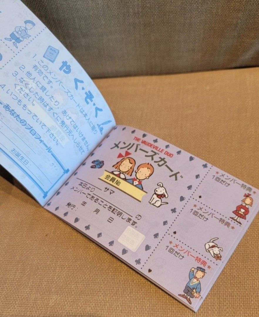 Sanrio The Vaudeville Duo狗男女 1992年(30多年前)日本製 （分類：文具及工藝 - 畫作及印刷品）位於 Hong Kong。 由 mrrr_lo 提交（商品編號 1344366651，圖片 3）。簡介： 1992年(30多年前)日本製,售$138 Mphone。