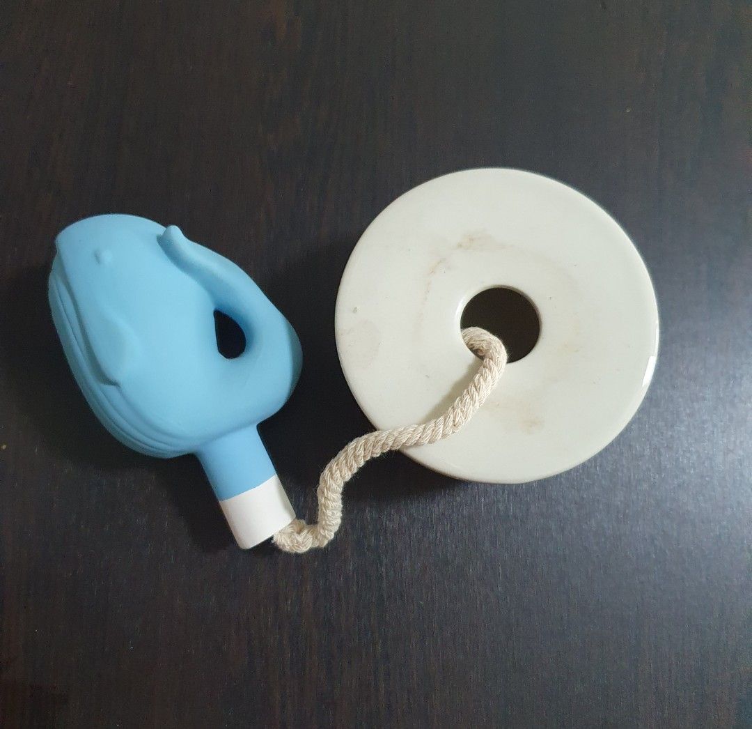 Scent diffuser (Category: Home Fragrance) located in Singapore. Submitted by quickwhale_803e4f (Listing ID 1344288018, Image 2). Description: In good condition. The stain can be cleaned off..