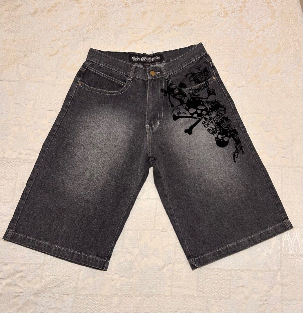 Southpole Crossbone Jorts (Category: Jeans) located in Manila. Submitted by polloloco (Listing ID 1344354717, Image 1). Description: Authentic (Legit checked online) WxL: 32x26 Leg op: 12 Issue: Mejo faded back hit pero good as new front hit.