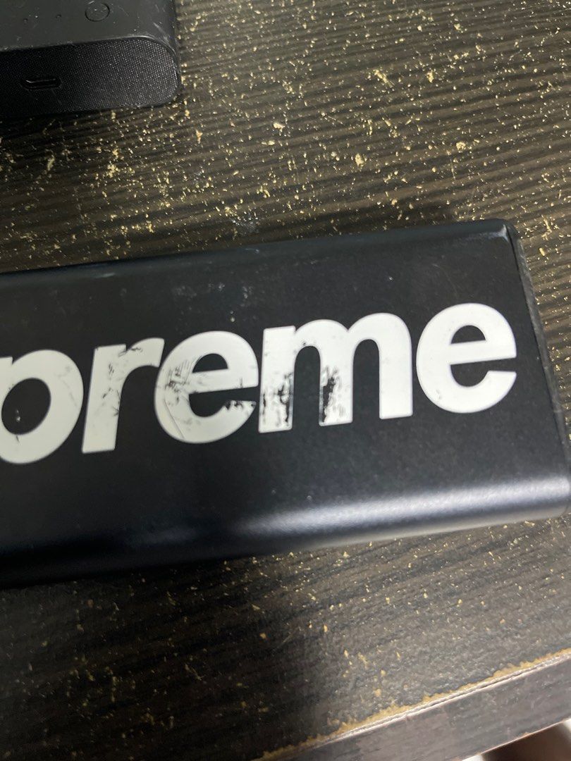 Supreme powerbank406112607101276162