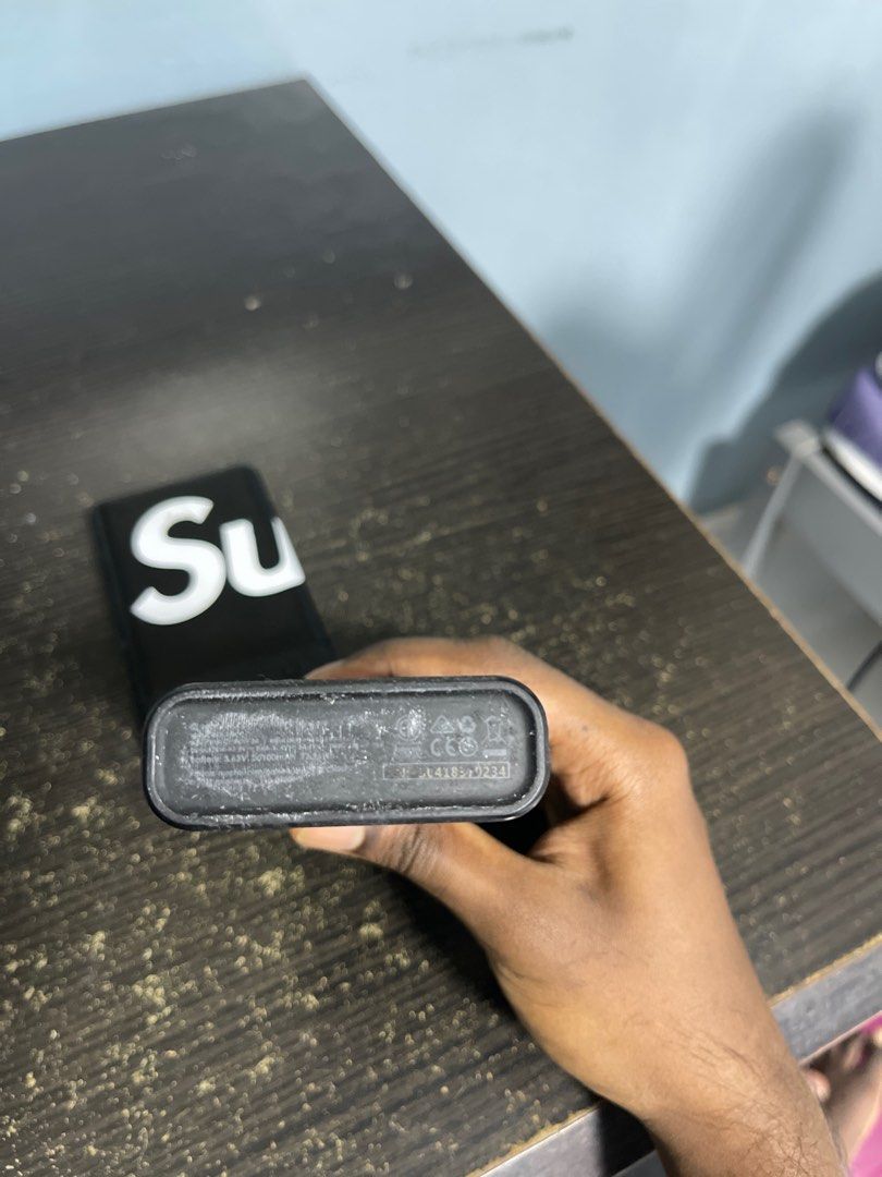 Supreme powerbank406112607101276161