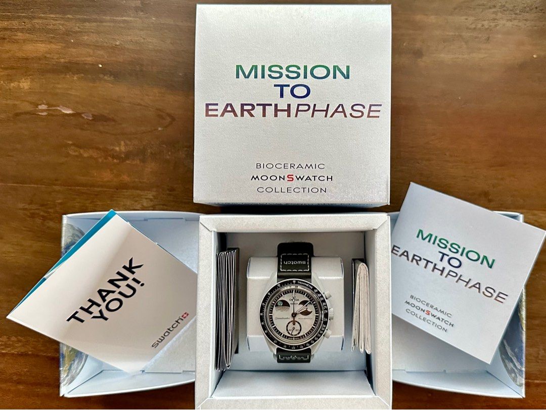 Swatch x Omega Mission to Earthphase (Category: Men's Watches) located in Taguig. Submitted by stan.ph (Listing ID 1344420048, Image 2). Description: A new addition to its popular Bioceramic MoonSwatch collection - the MISSION TO EARTHPHASE. This timepiece boasts not only a moon phase complication but also a world-first earth phase indicator, making its debut on the global market in November 2024..
