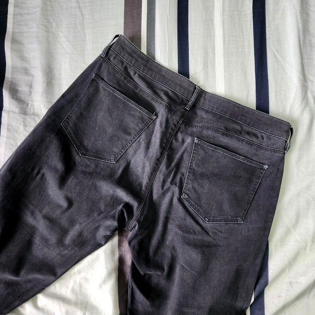 Uniqlo pants (Category: Jeans) located in Cainta. Submitted by andrthings (Listing ID 1344324072, Image 2). Description: .