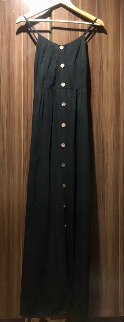 UNIVERSAL THREAD BUTTON DOWN MAXI DRESS (Category: Dresses) located in Quezon City. Submitted by ysabellashoppe (Listing ID 1344397484, Image 2). Description: Universal Thread Black Button Down Maxi Dress .