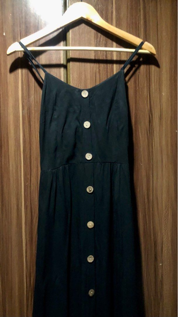 UNIVERSAL THREAD BUTTON DOWN MAXI DRESS (Category: Dresses) located in Quezon City. Submitted by ysabellashoppe (Listing ID 1344397484, Image 3). Description: Universal Thread Black Button Down Maxi Dress .