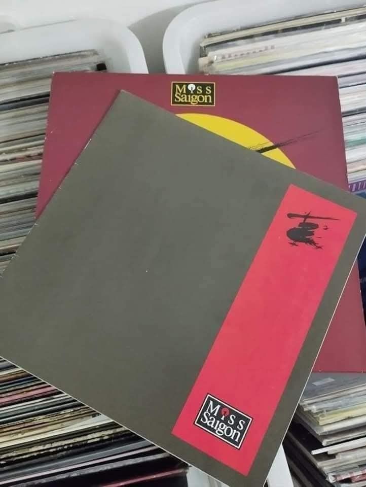 VINYL RECORD (Category: Vinyls) located in Valenzuela. Submitted by musiqueviberecords (Listing ID 1344251158, Image 2). Description: RESTOCK! 💁‍♀️❤️ Miss Saigon 2 record set Original cast recording 20 page booklet inserts includes cast,pictures and scripts German Pressing VG+/NM P 4,500 👉 new outer sleeves included 👉 playgraded 👉 LBC (☑️) / lalamove For orders and inquiries and further details 📲 KEEP SPINNING 📀📀📀 STAY SAFE ❤️😷 Thank you