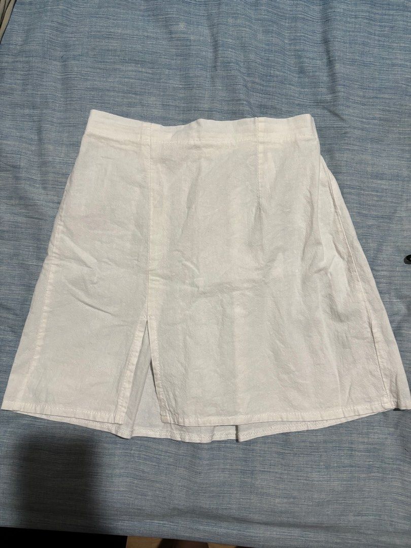 White Linen Skirt (Category: Skirts) located in Pasig City. Submitted by fromfrances (Listing ID 1344391148, Image 1). Description: ⚠️ CORRECTION: length is 15 in ⚠️ See 3rd picture for measurements MOP: Gcash SF & MOD c/o and to be booked by buyer .