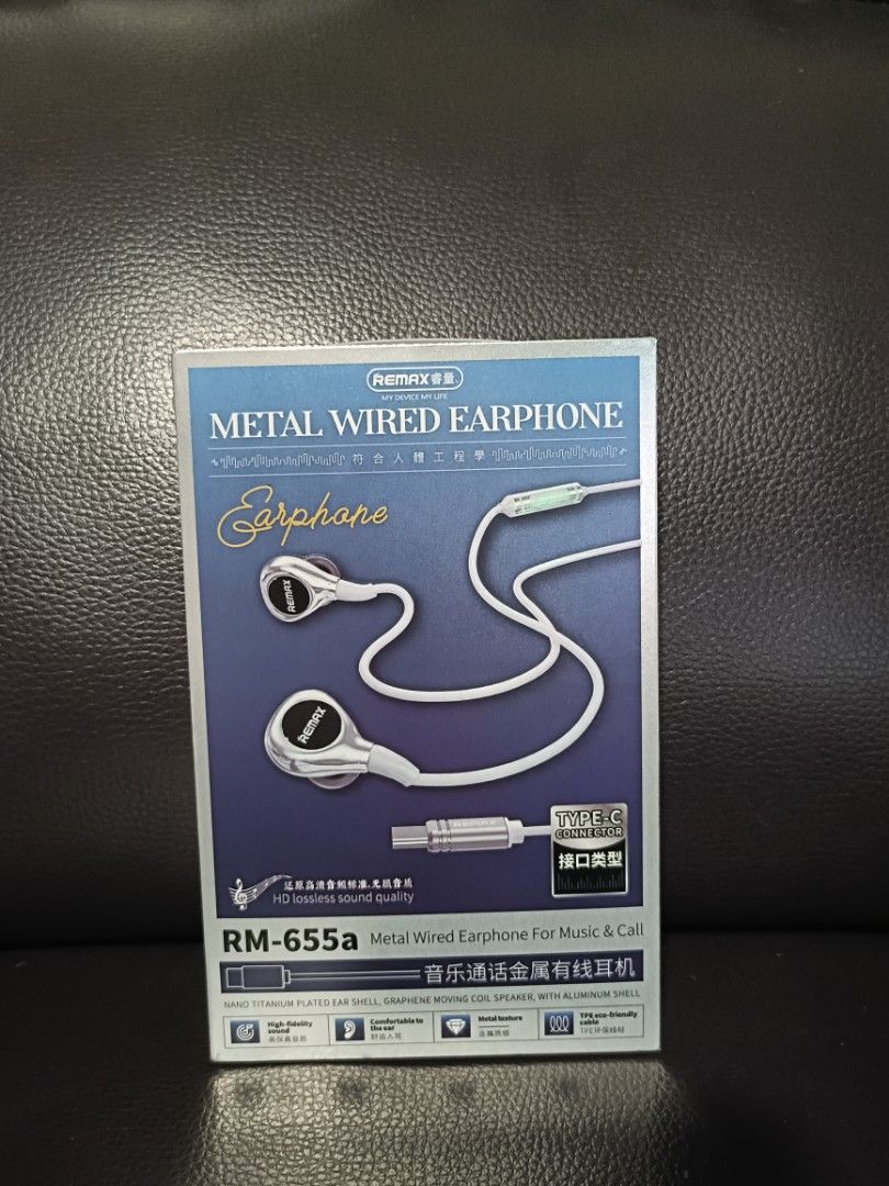 wired earphones (FWP)